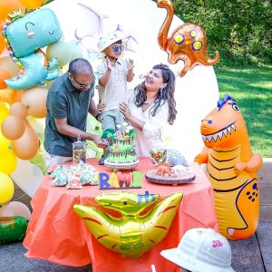 birthday-rex-themed-party