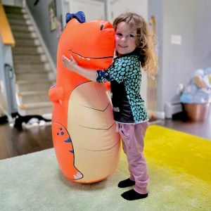 hugs-for-friendly-dinosaur-kids-bag-play-experience