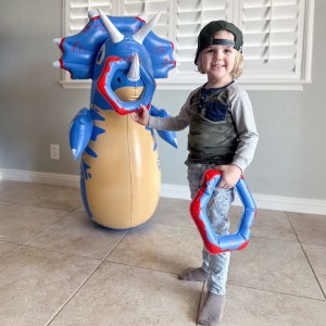 inflatable-dinosaur-bop-bag-ring-toss-play-experience